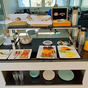 Gasthuis Bowen, Luxury Lagos
